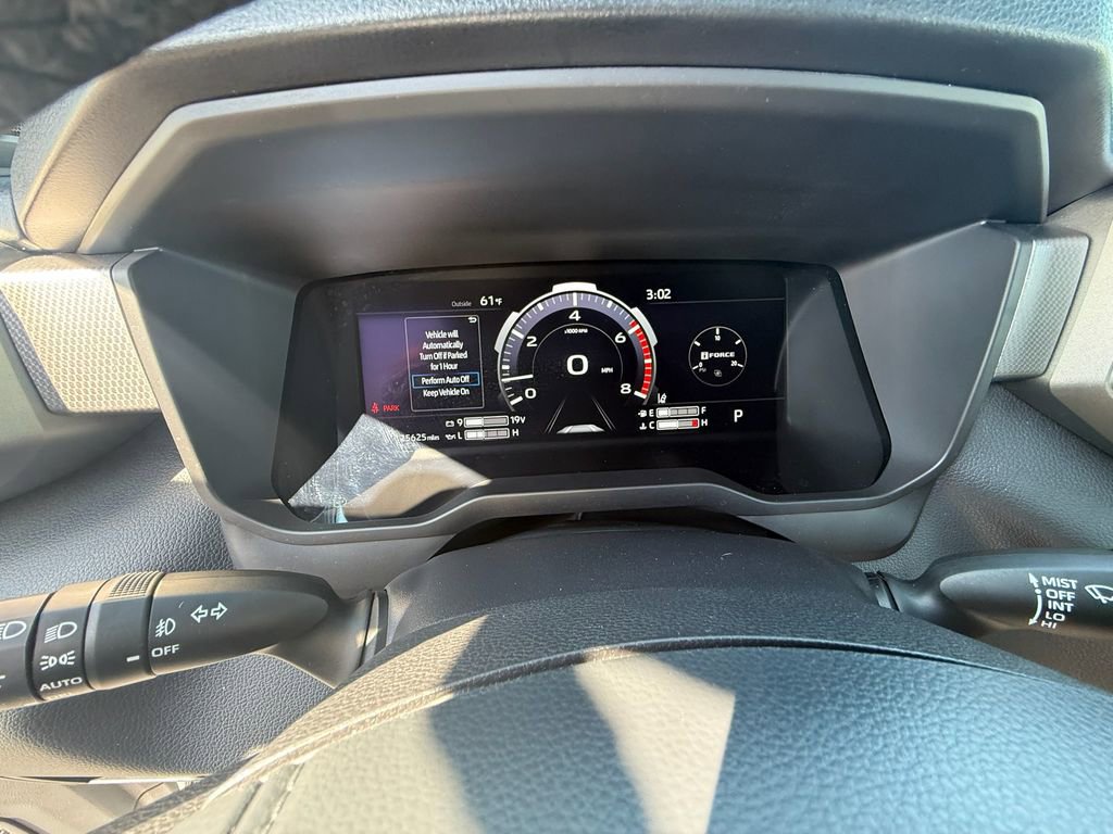 Used 2025 Toyota Tundra Limited AWD/4WD image 18