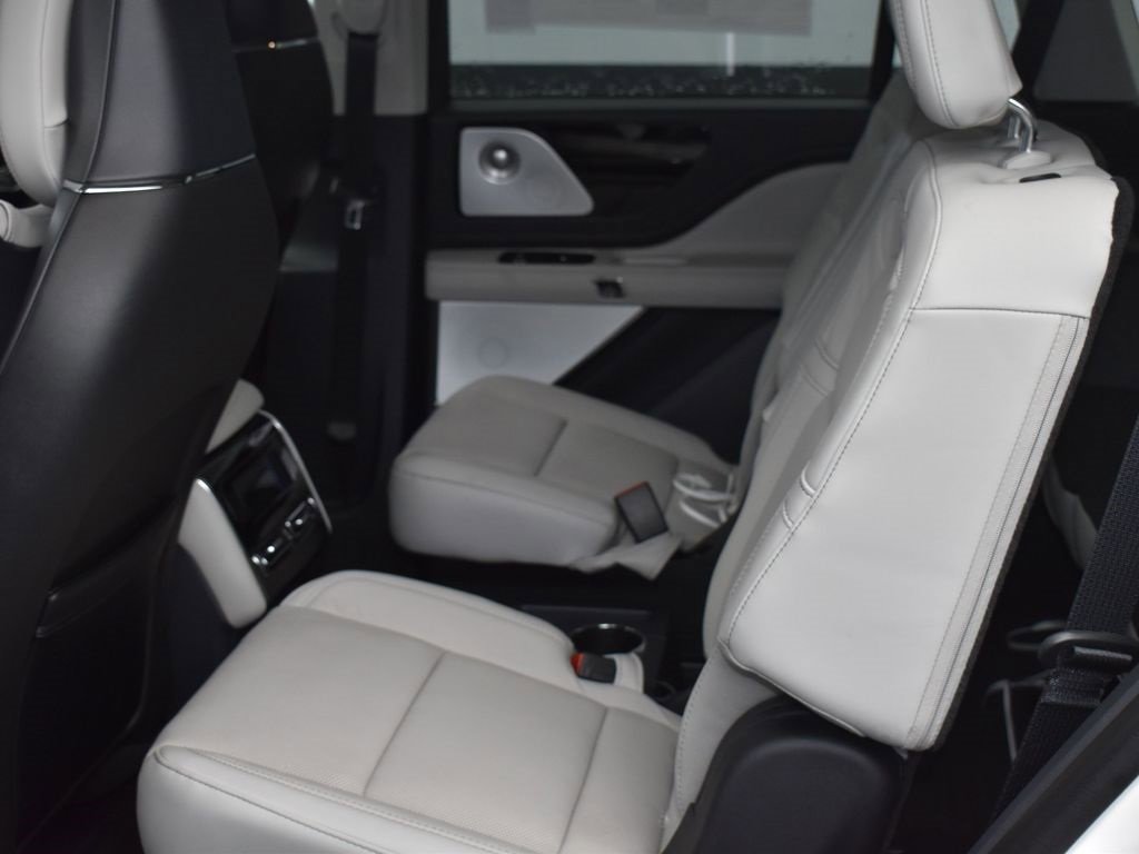New 2026 Lincoln Aviator Reserve image 11