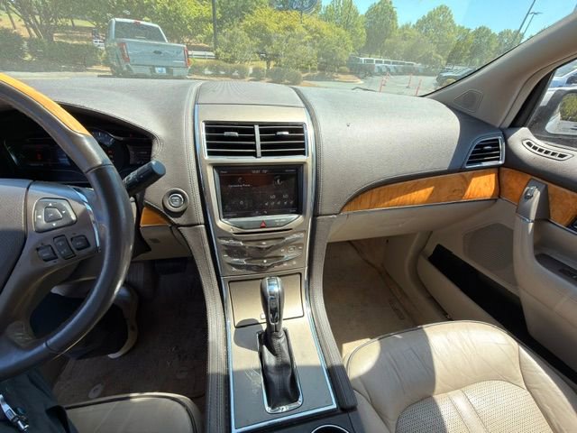 Used 2013 Lincoln MKX AWD image 2
