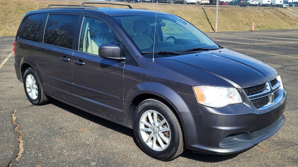 Used 2015 Dodge Grand Caravan SXT image 2