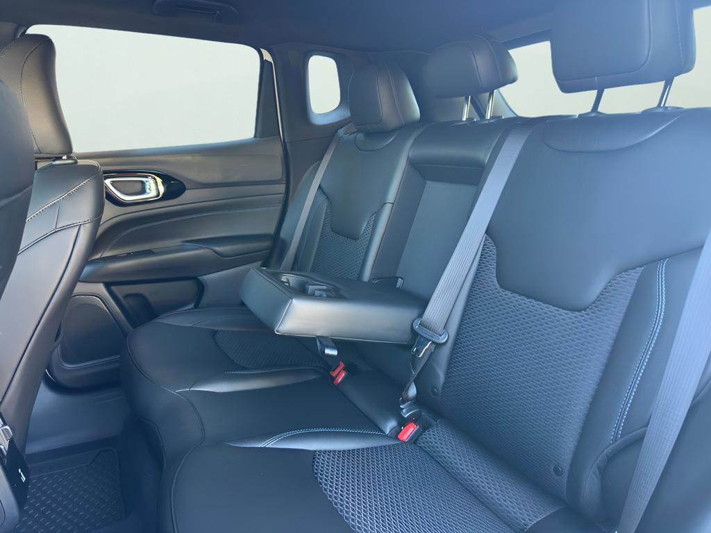 Used 2025 Jeep Compass Latitude w/ Convenience Group image 41