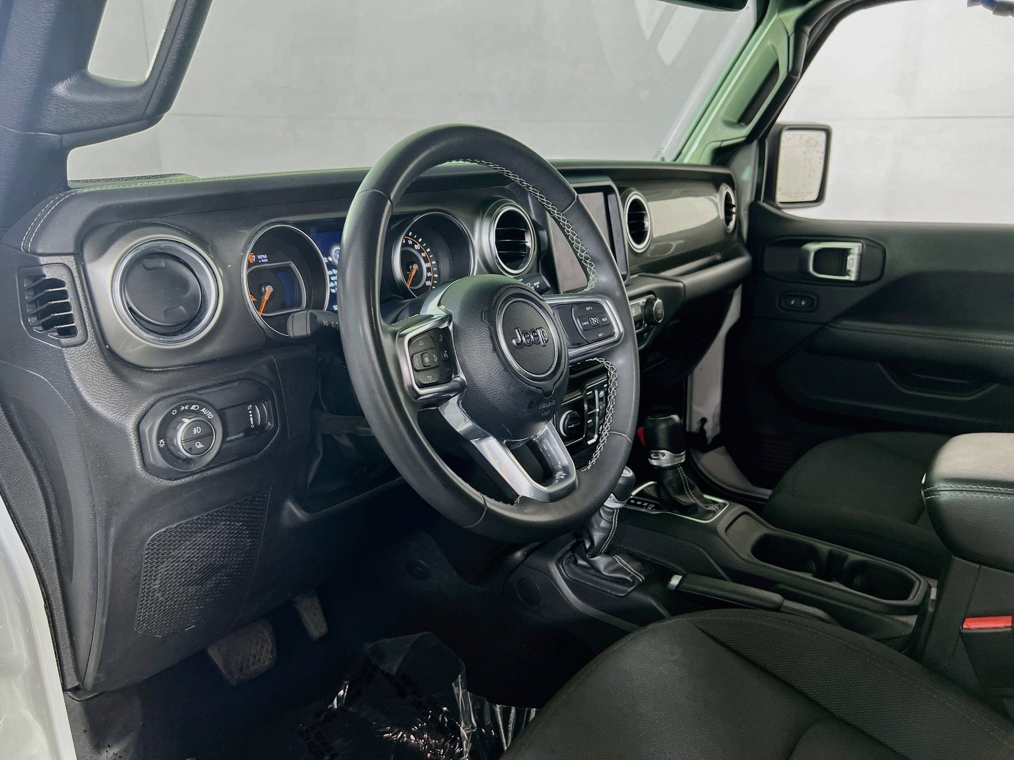 Used 2023 Jeep Gladiator Overland AWD/4WD image 9