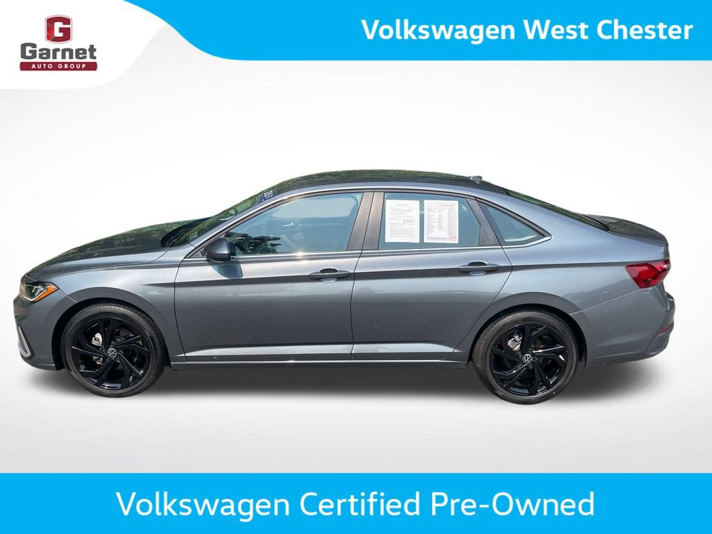 Certified 2025 Volkswagen Jetta SE w/ Black Wheel Package FWD image 2