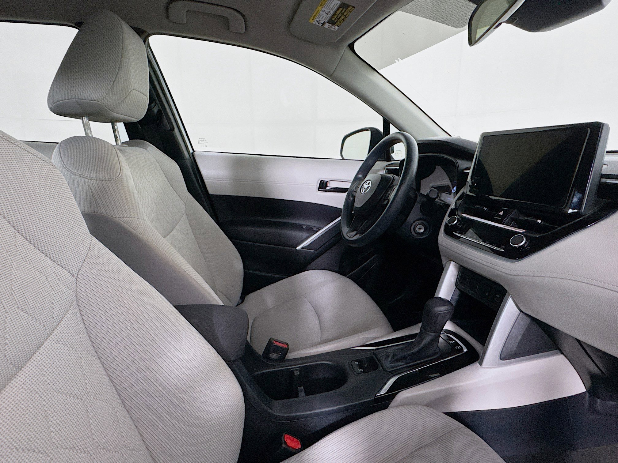 Used 2023 Toyota Corolla Cross L image 27