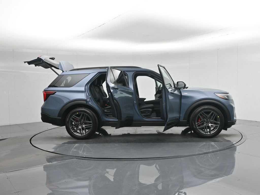 New 2026 Ford Explorer ST-Line w/ ST-Line Street Pack RWD image 4