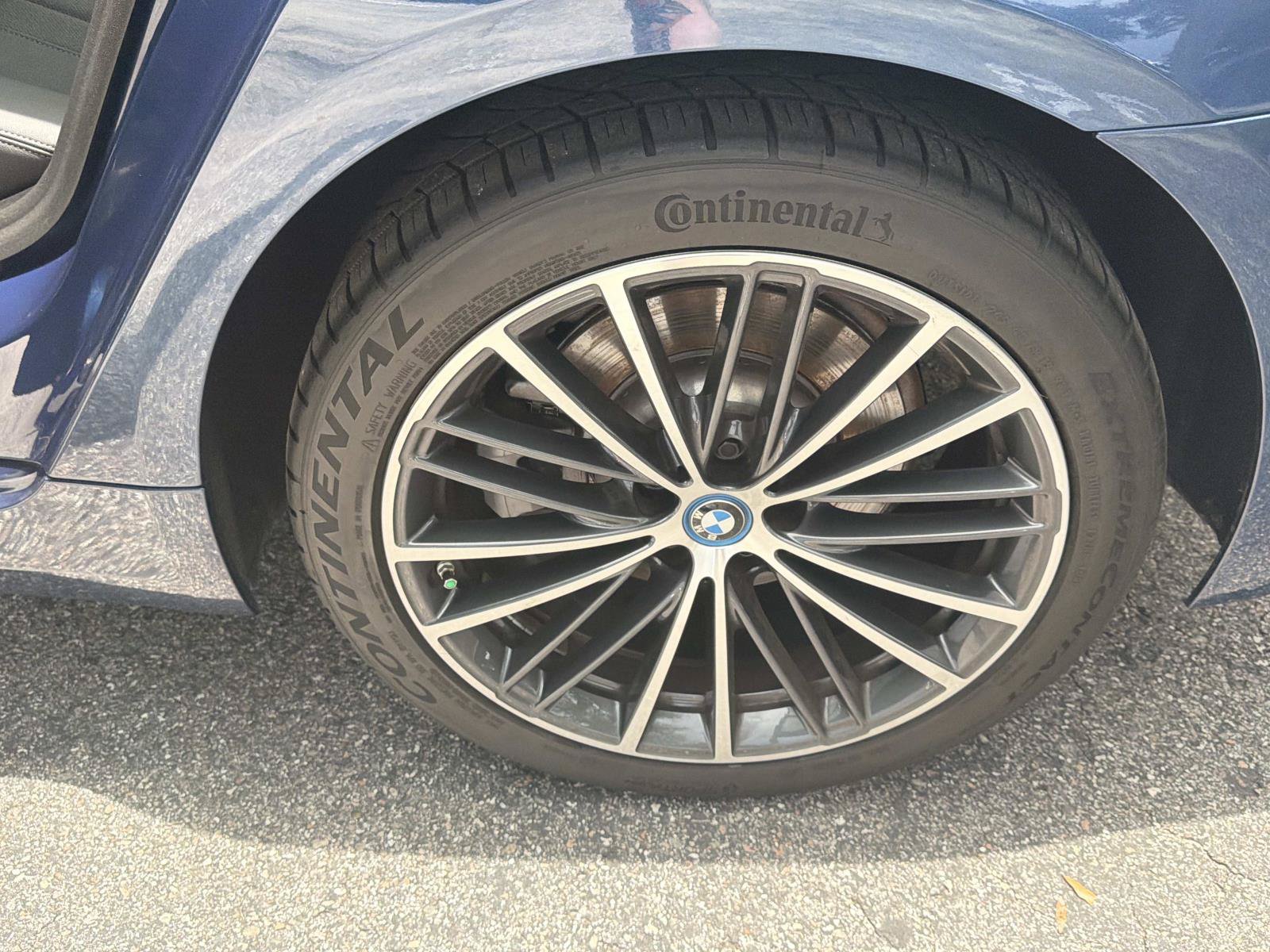 Used 2023 BMW 530e w/ Premium Package RWD image 10