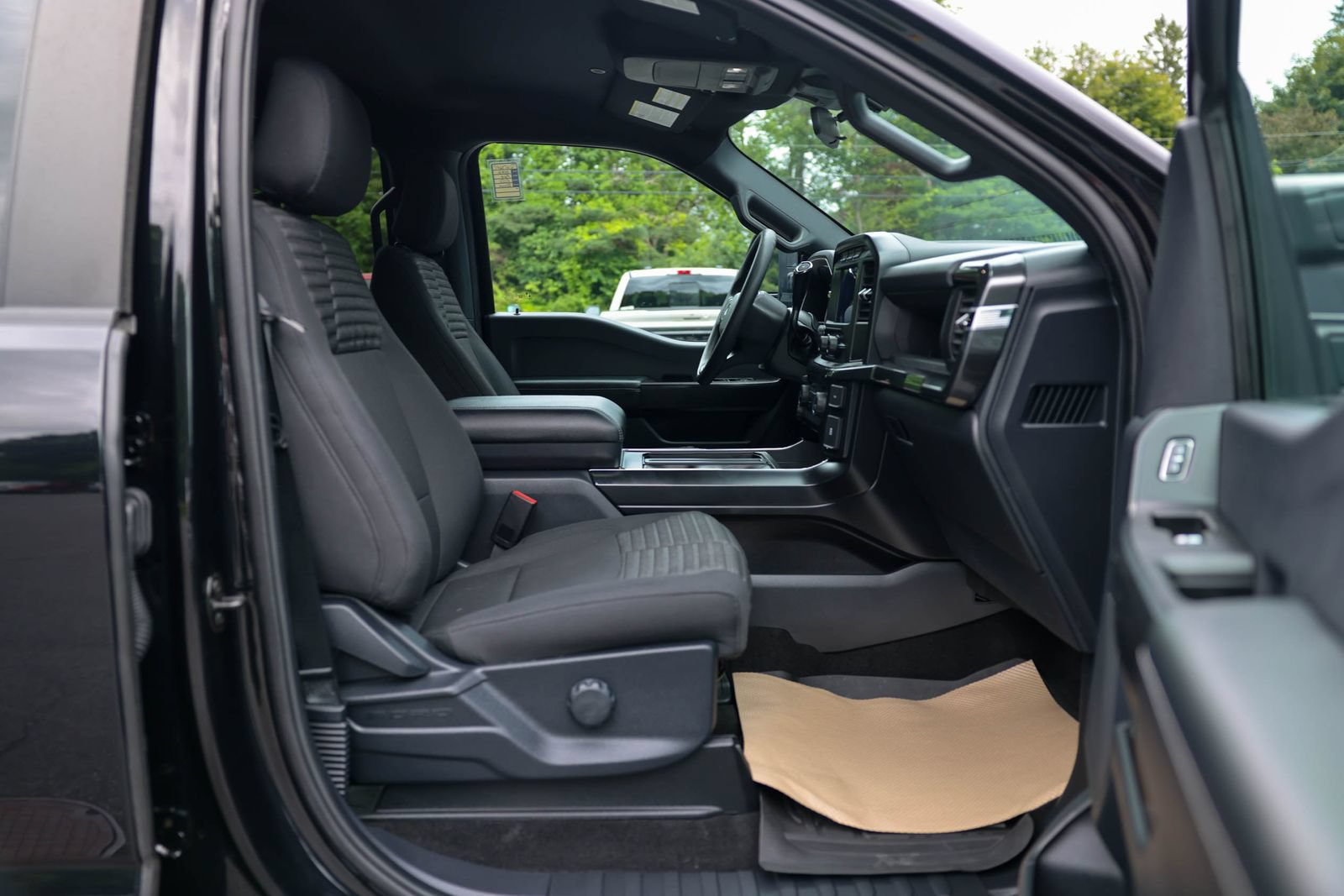 Used 2022 Ford F150 XL w/ STX Black Appearance Package AWD/4WD image 9