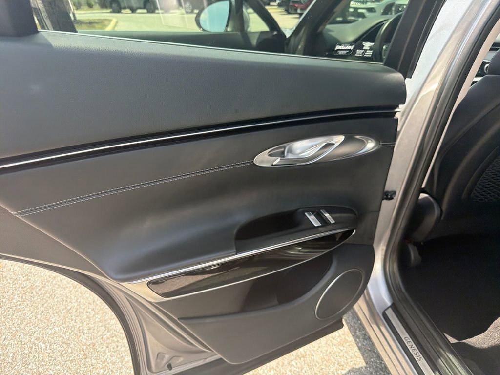Used 2025 Genesis GV70 2.5T AWD/4WD image 19