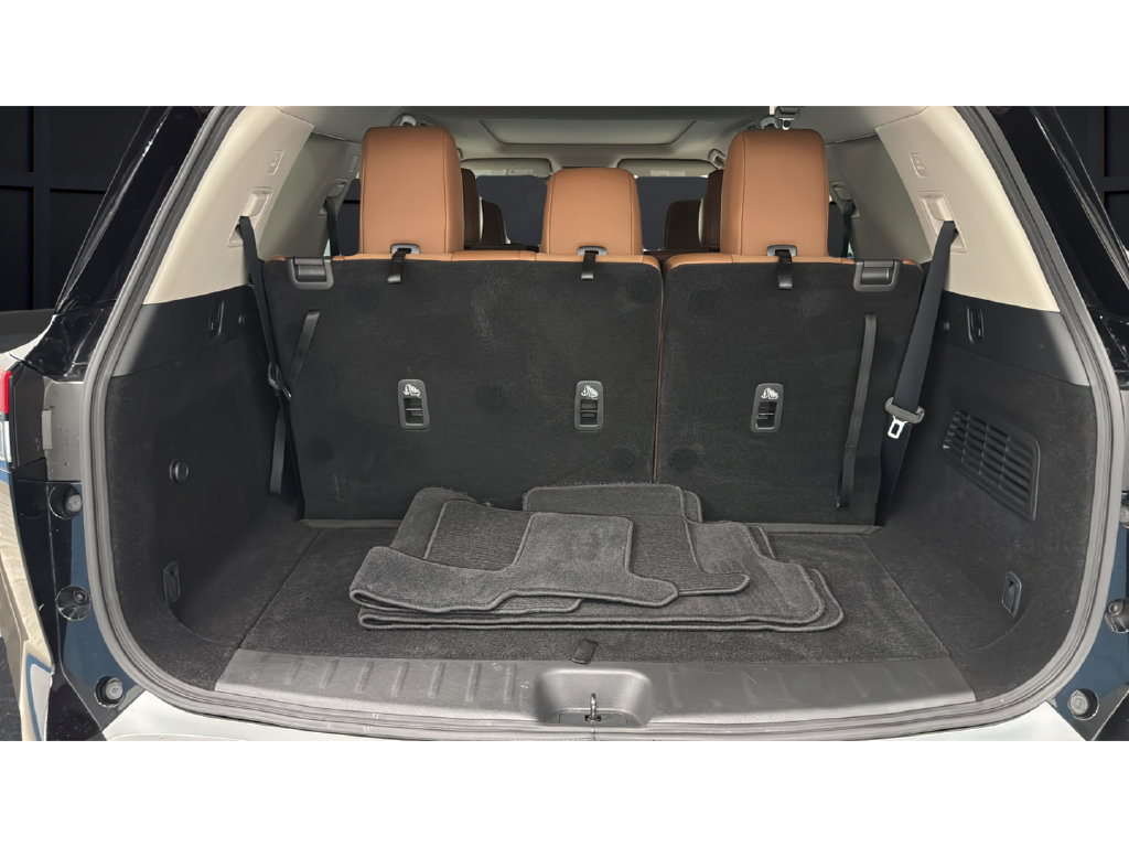 Used 2025 Nissan Pathfinder Platinum w/ Cargo Package AWD/4WD image 27