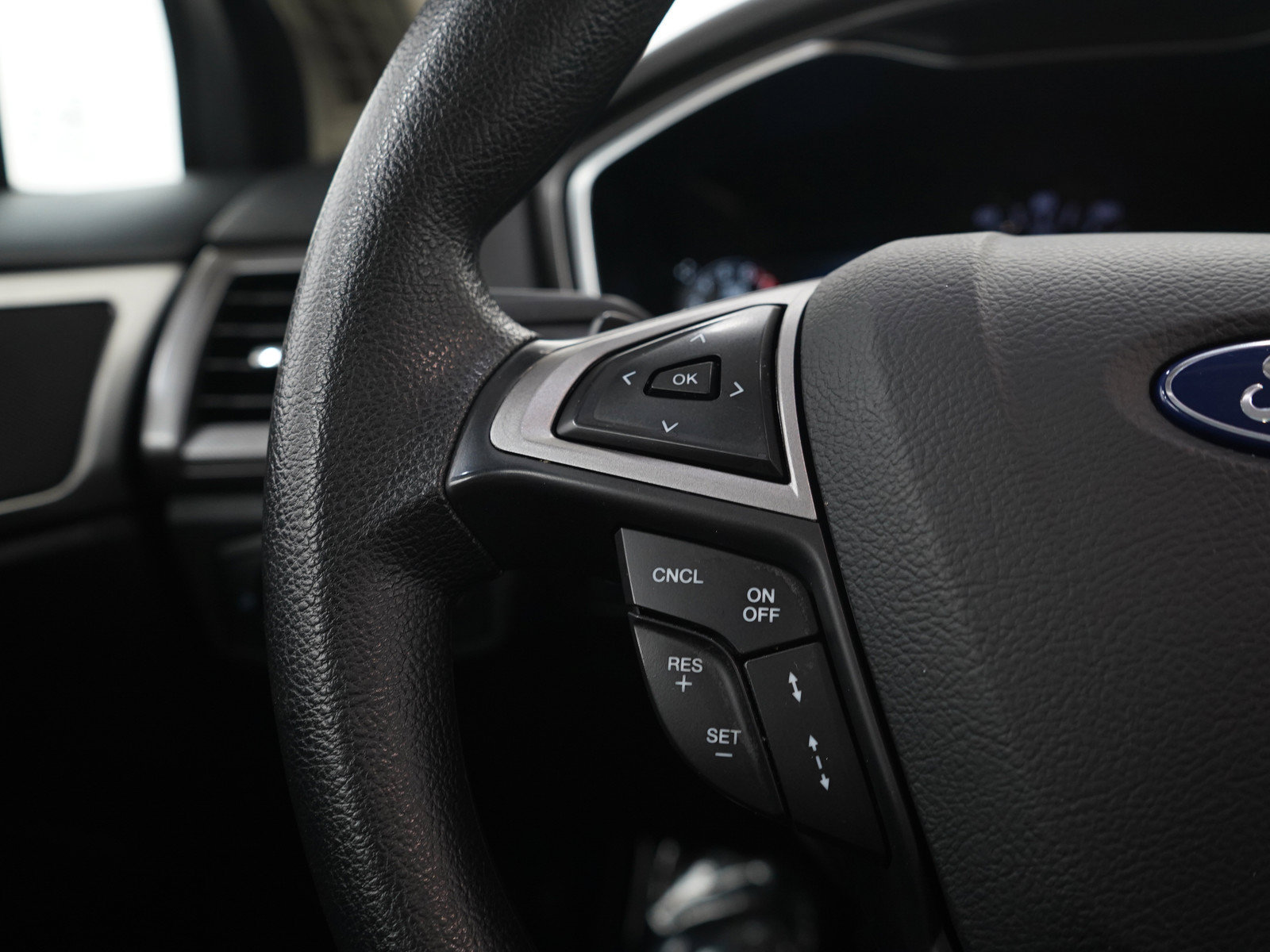 Used 2019 Ford Fusion SE FWD image 22