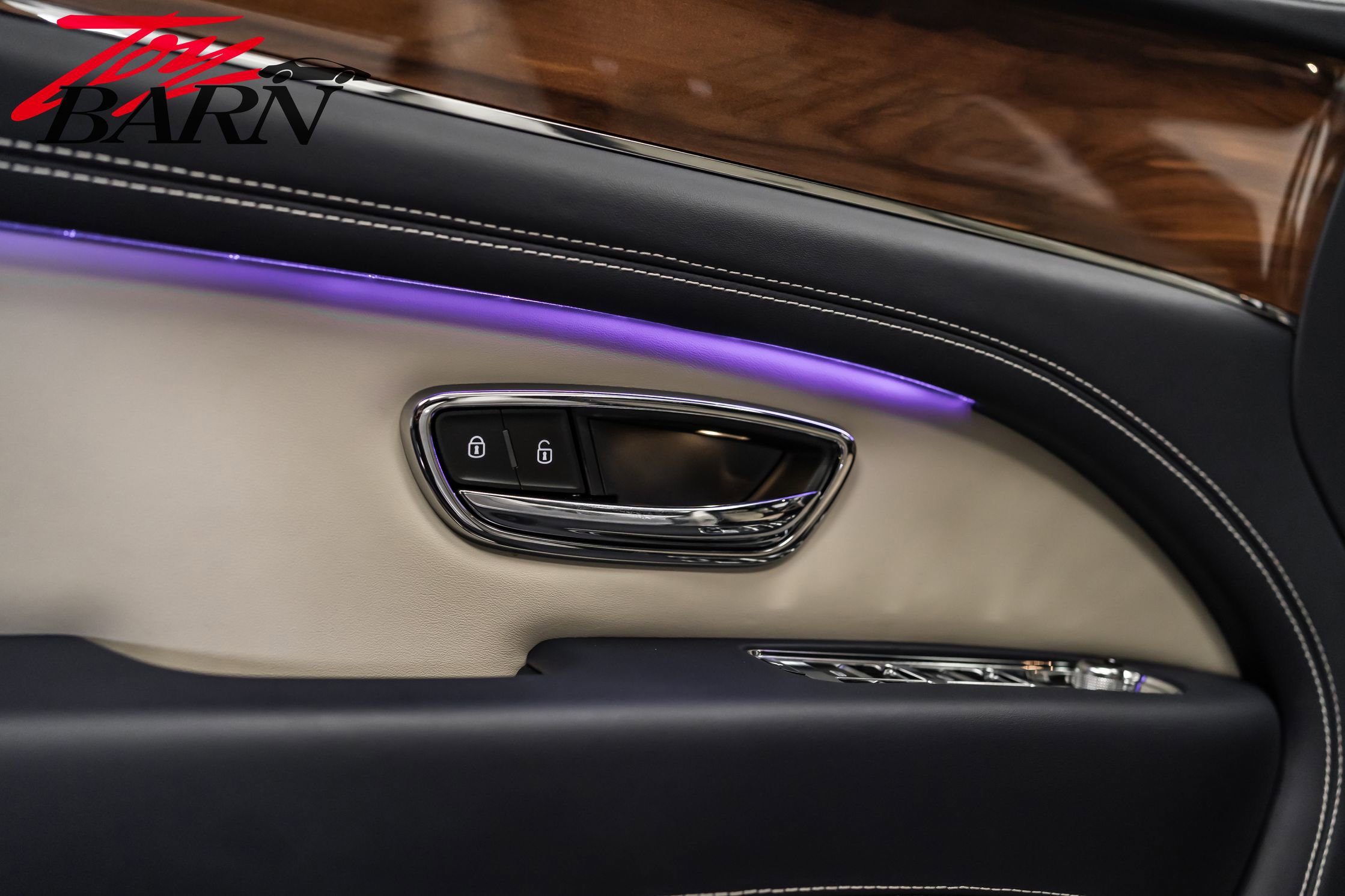 Used 2021 Bentley Bentayga image 21