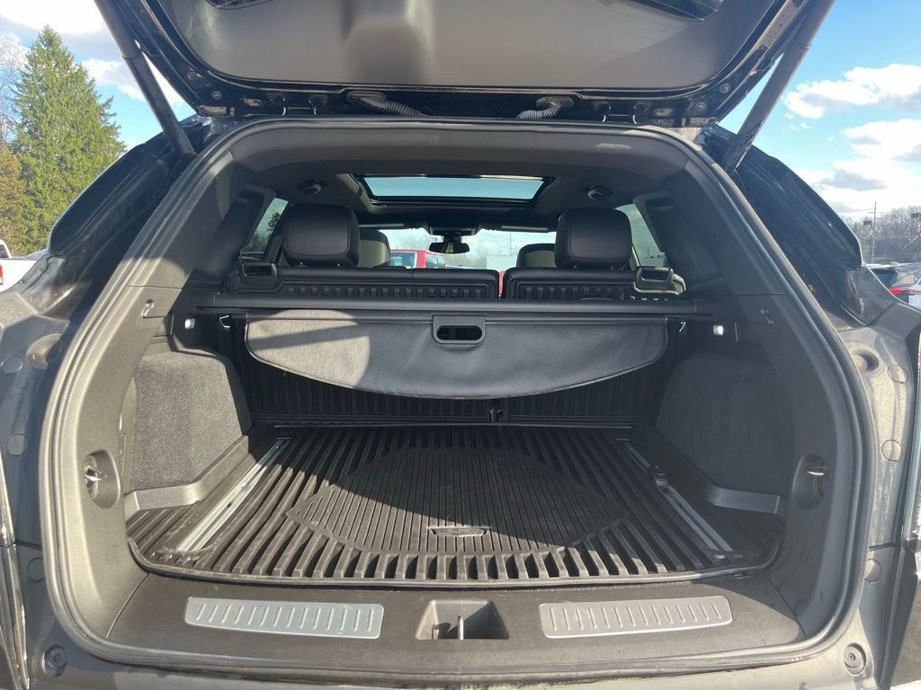 Used 2024 Cadillac XT5 Sportv w/ LPO, Floor Liner Package AWD/4WD image 14