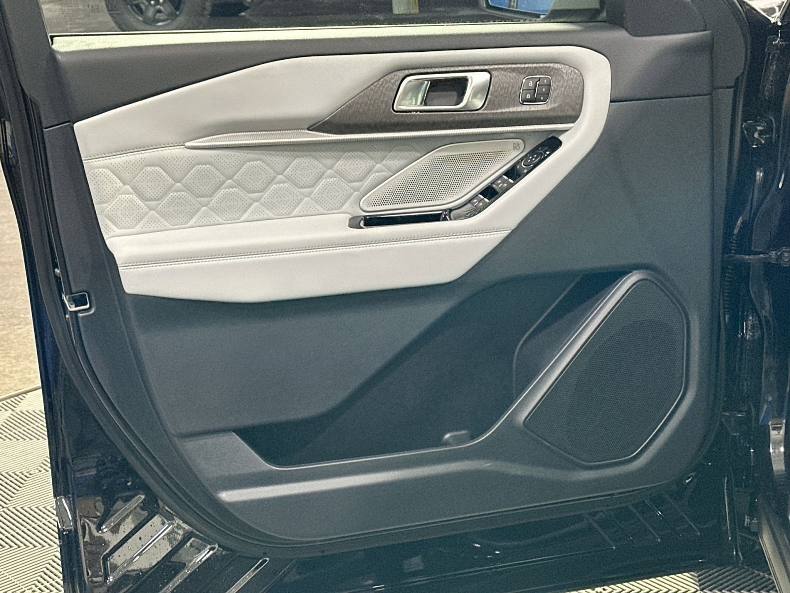 New 2026 Ford Explorer Platinum w/ LUX Leather Package image 15