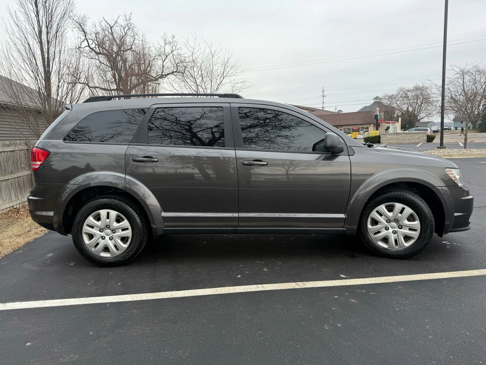 Used 2018 Dodge Journey SE image 4