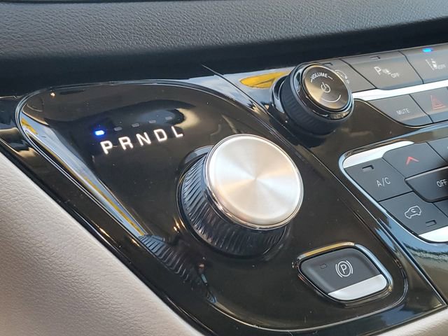 Used 2024 Chrysler Pacifica Touring-L image 23