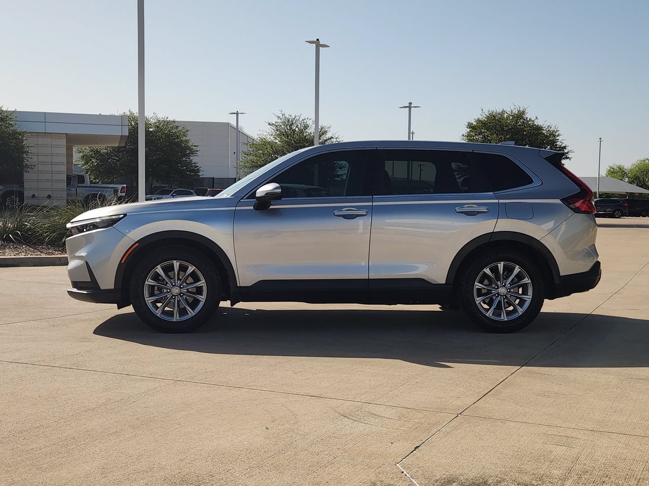 Used 2023 Honda CR-V EX image 4
