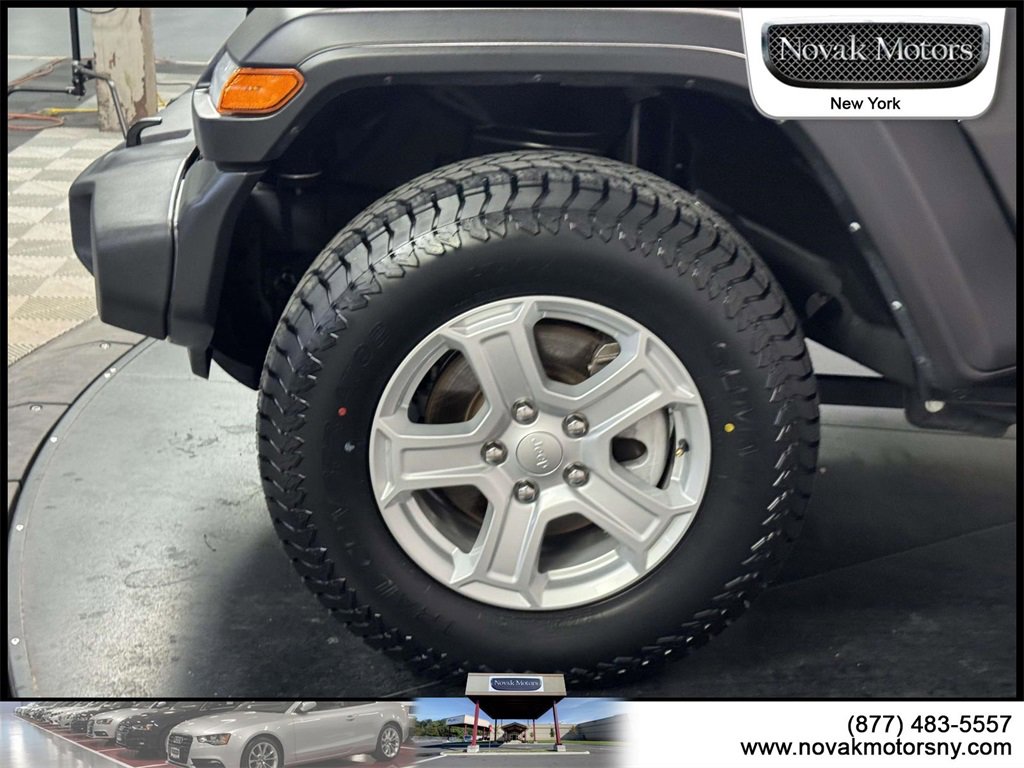 Used 2023 Jeep Wrangler Sport S image 9