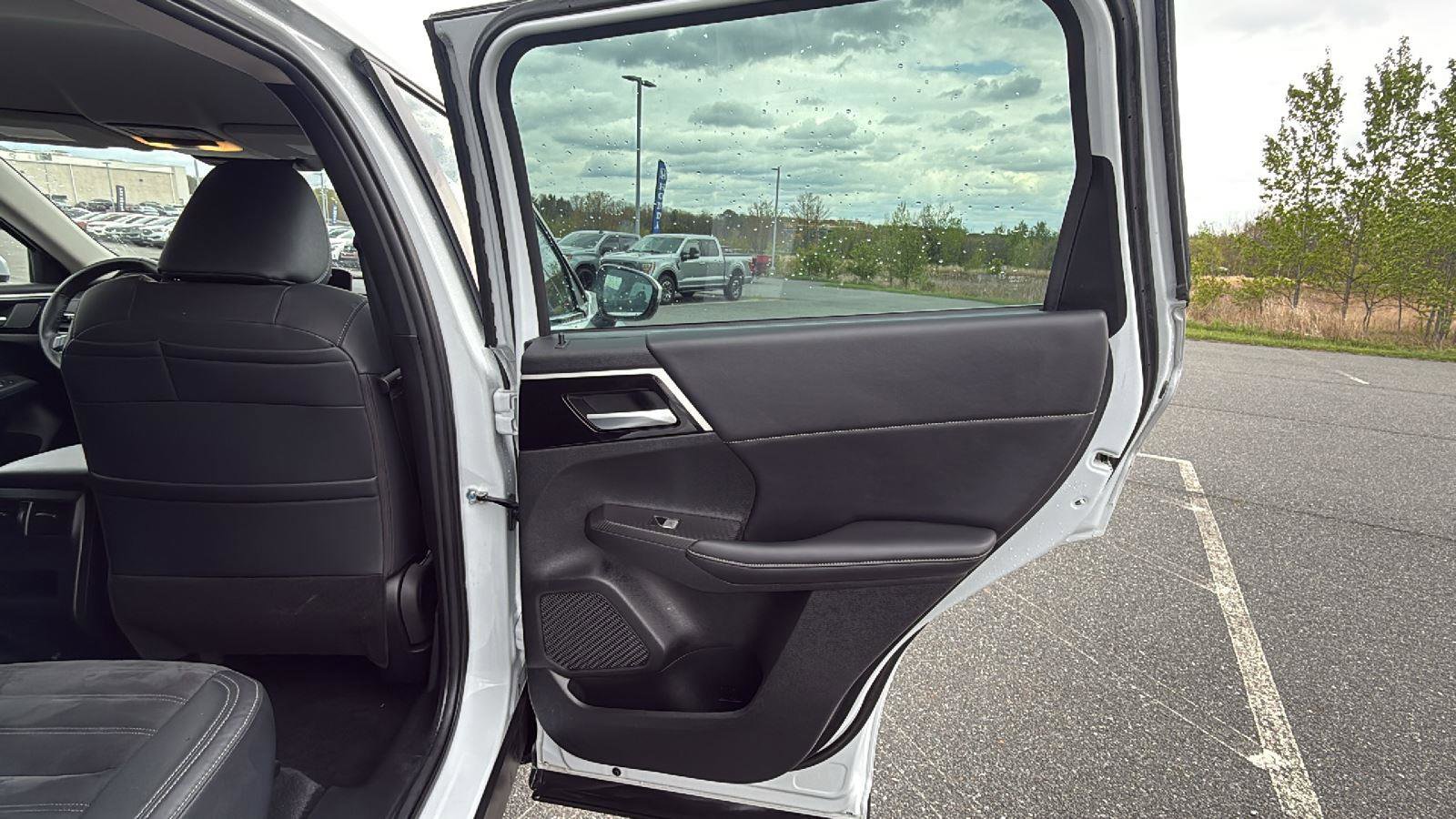 Used 2022 Mitsubishi Outlander SE AWD/4WD image 18