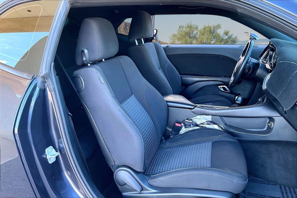 Used 2018 Dodge Challenger SXT w/ Driver Convenience Group RWD image 7