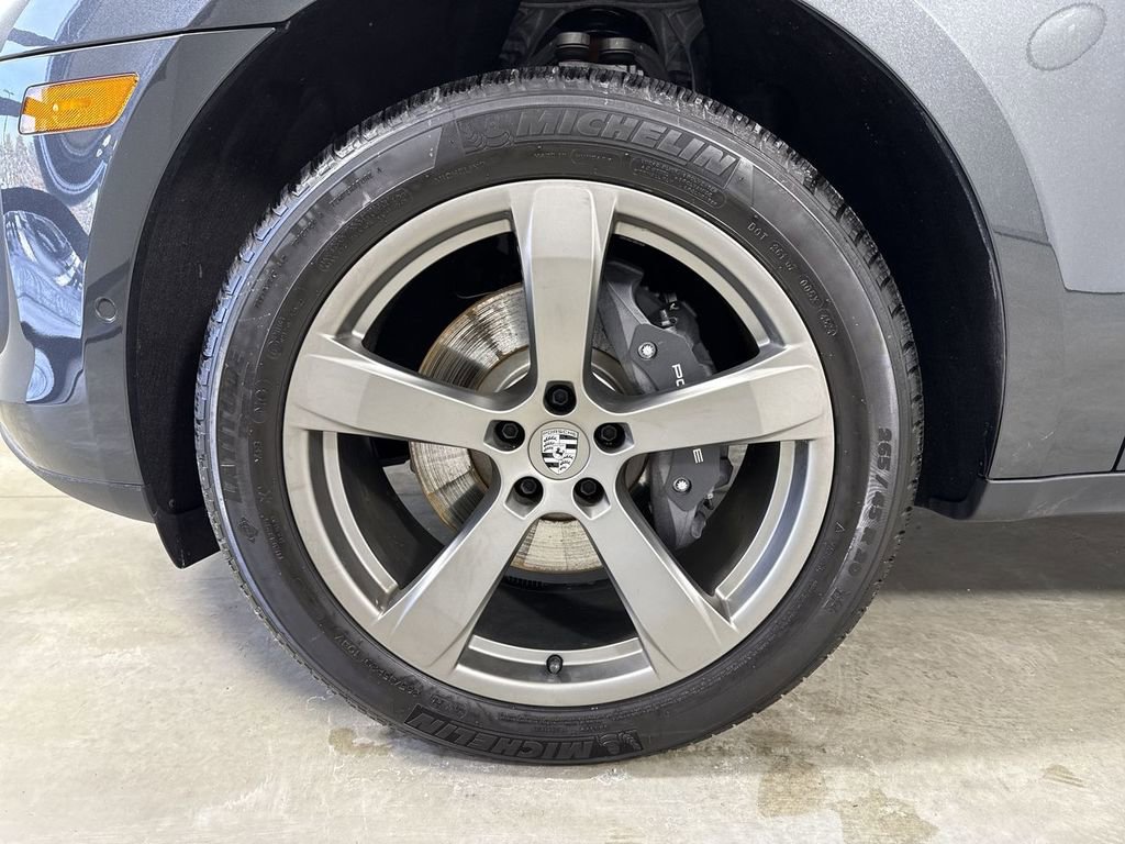 Certified 2025 Porsche Macan image 13