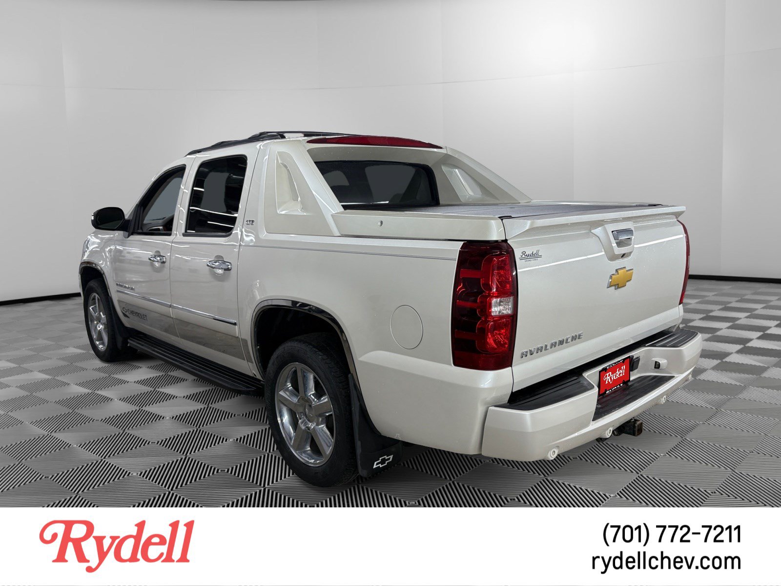 Used 2012 Chevrolet Avalanche LTZ AWD/4WD image 3