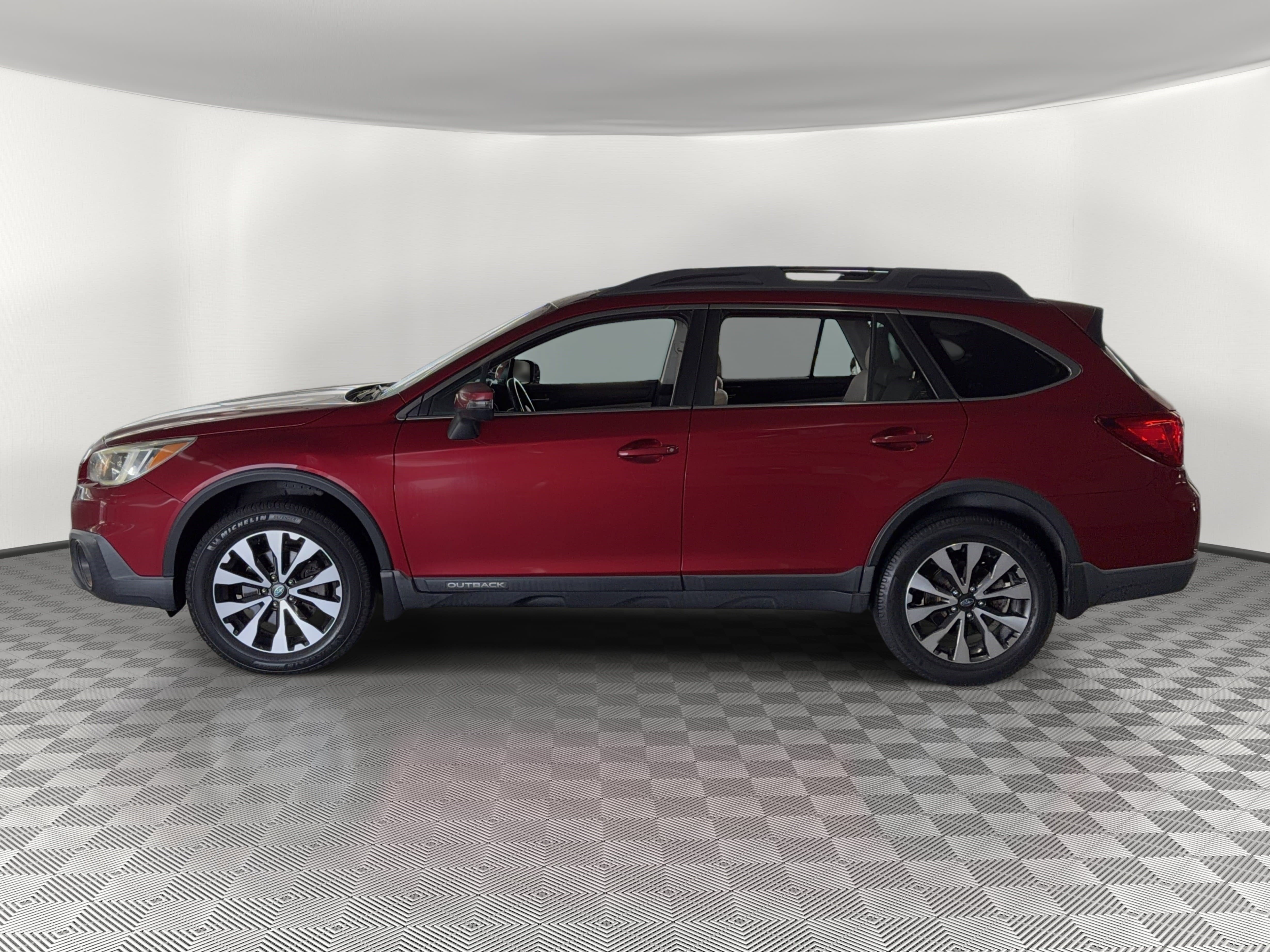 Used 2015 Subaru Outback 2.5i Limited AWD/4WD image 2