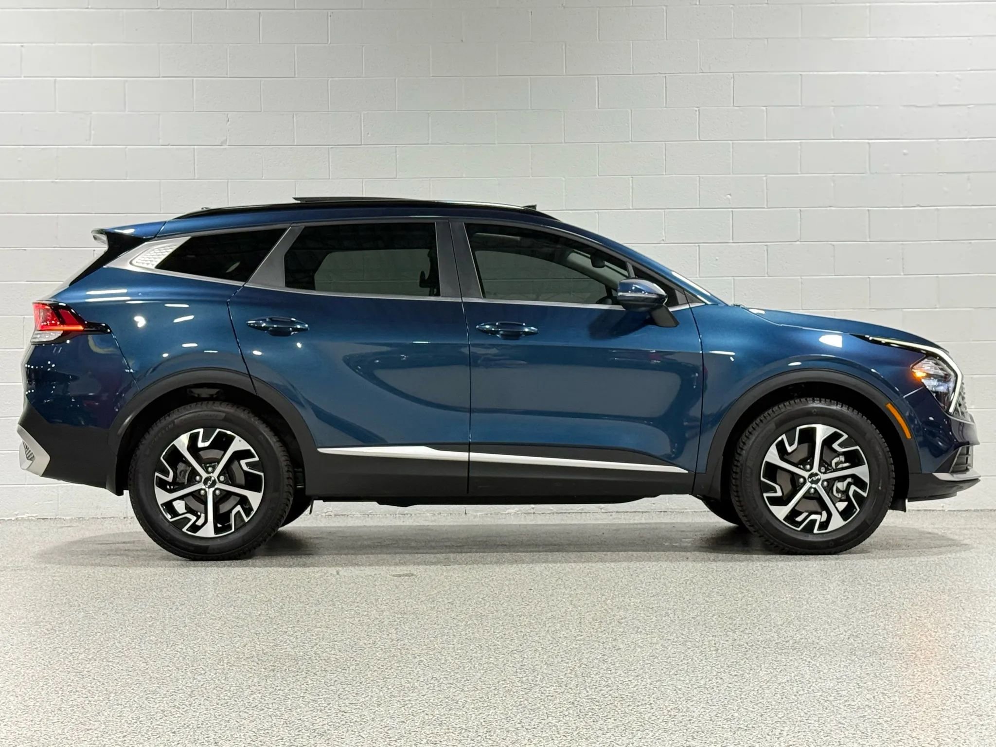Used 2023 Kia Sportage EX w/ EX Premium Package image 5