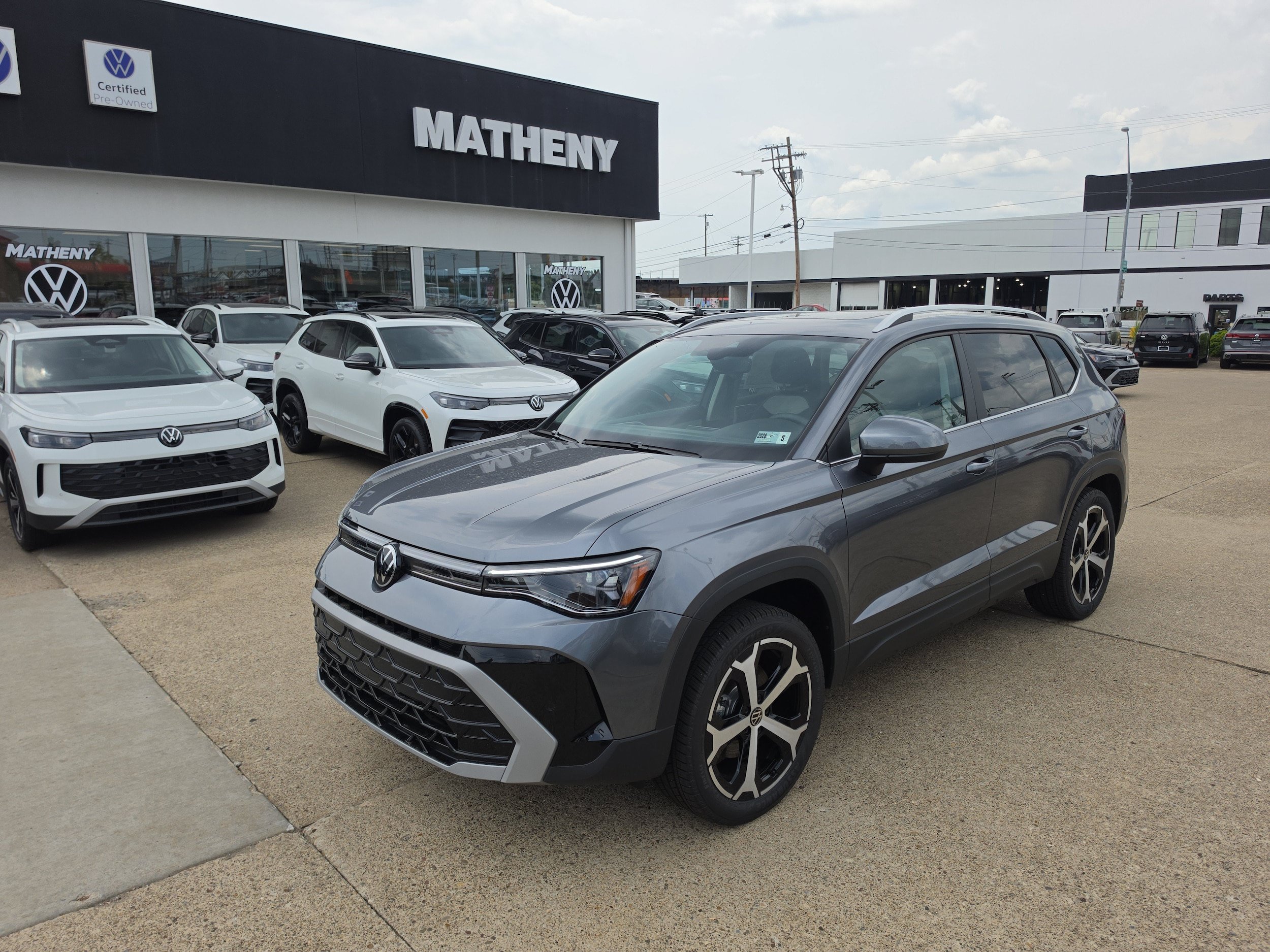 New 2026 Volkswagen Taos SEL AWD/4WD image 2