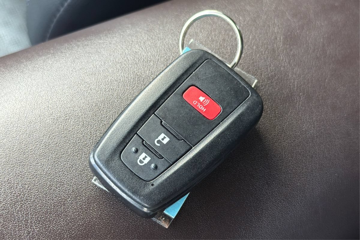 Used 2019 Toyota C-HR Limited FWD image 34