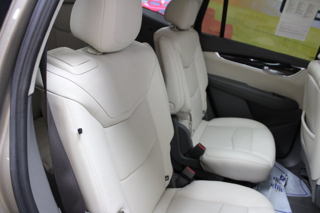 Used 2022 Cadillac XT6 Premium Luxury AWD/4WD image 9