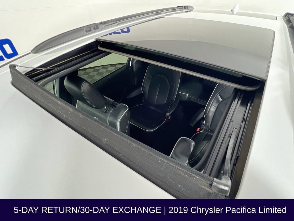 Used 2019 Chrysler Pacifica Limited w/ Advanced Safetytec Group FWD image 17