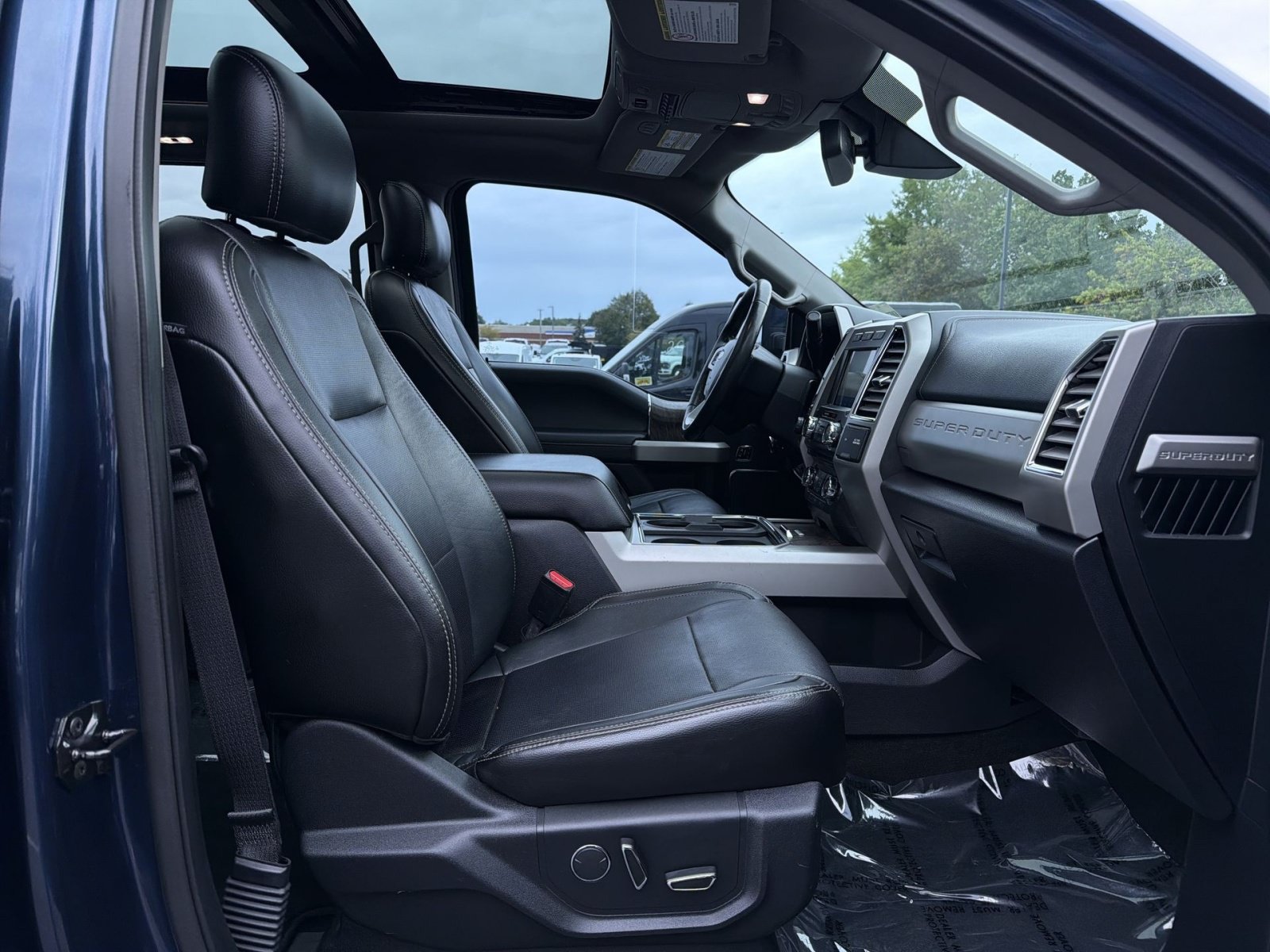 Used 2017 Ford F250 Lariat w/ Lariat Ultimate Package AWD/4WD image 23