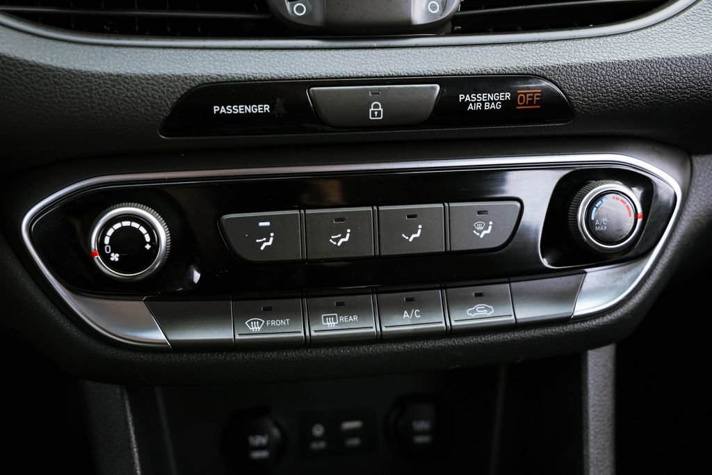 Used 2018 Hyundai Elantra GT FWD image 10