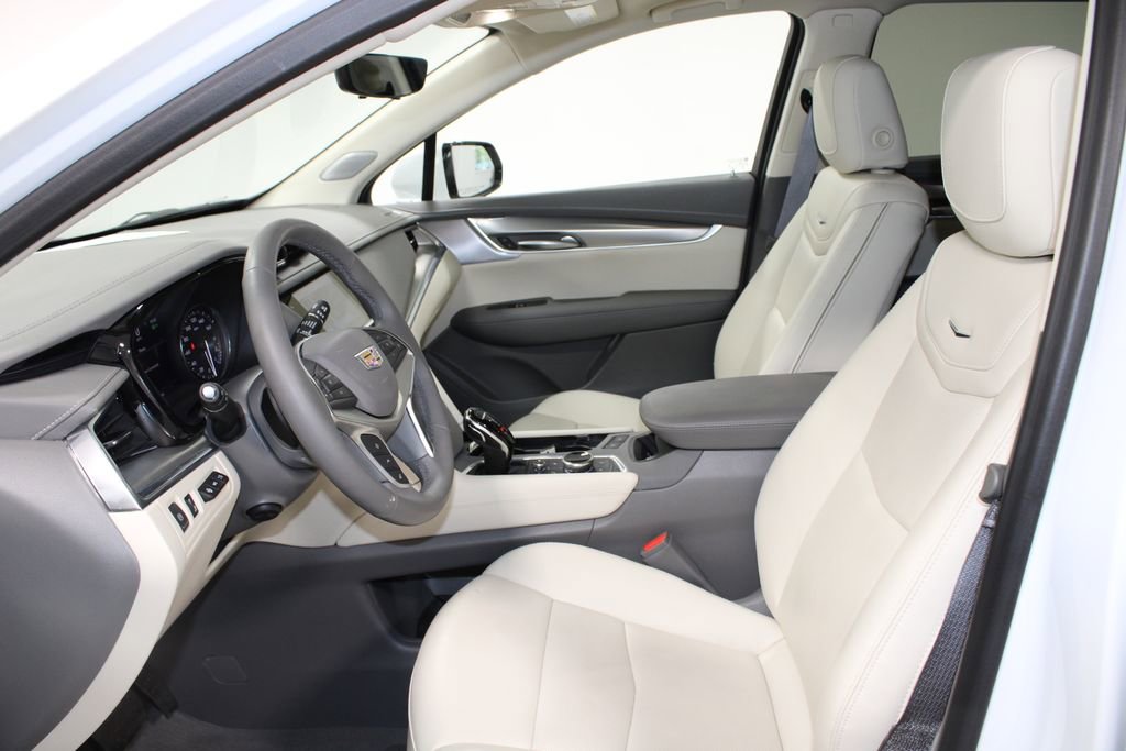 Used 2025 Cadillac XT5 Premium Luxury w/ Technology Package image 17