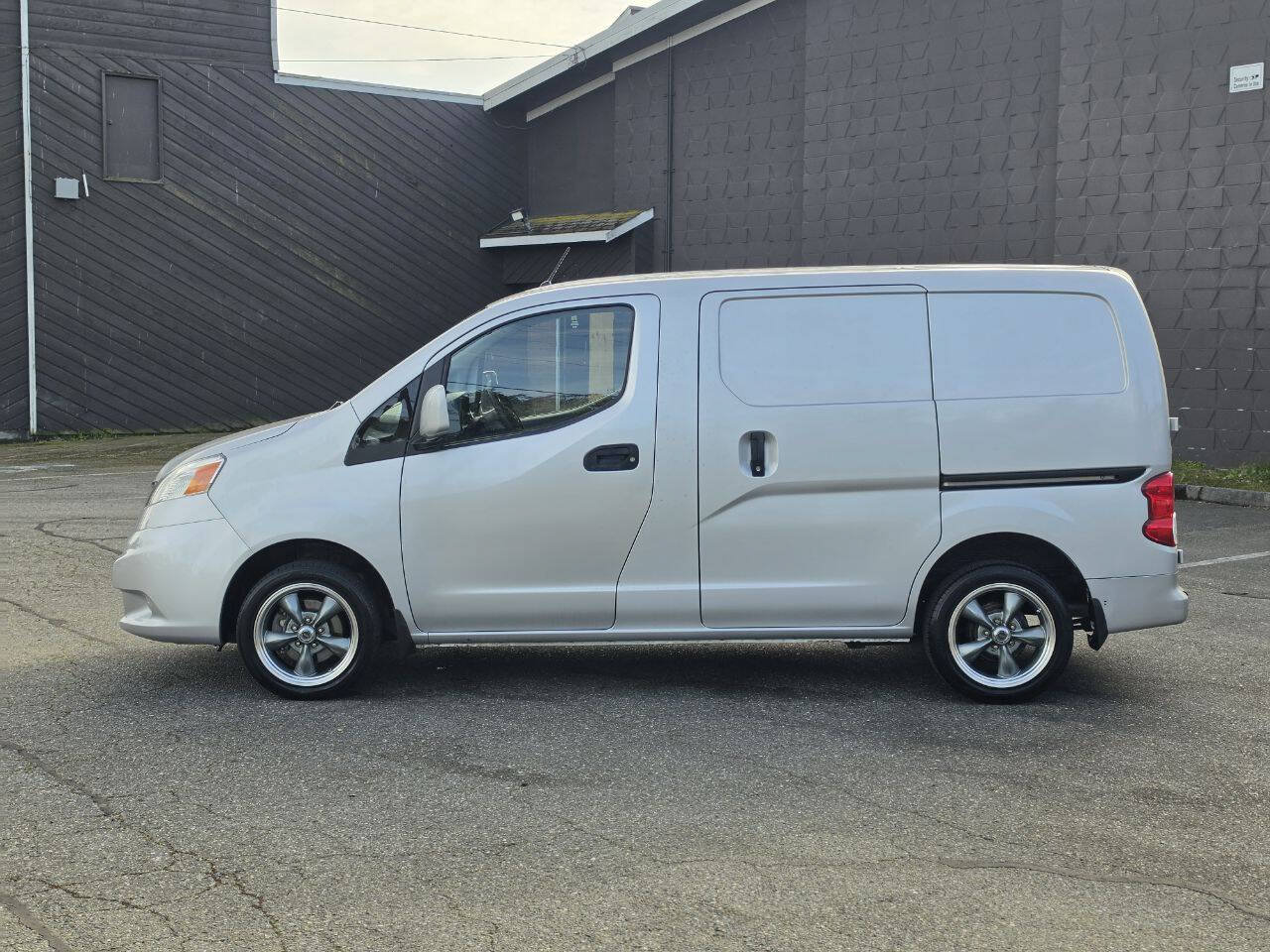 Used 2017 Nissan NV200 SV FWD image 4