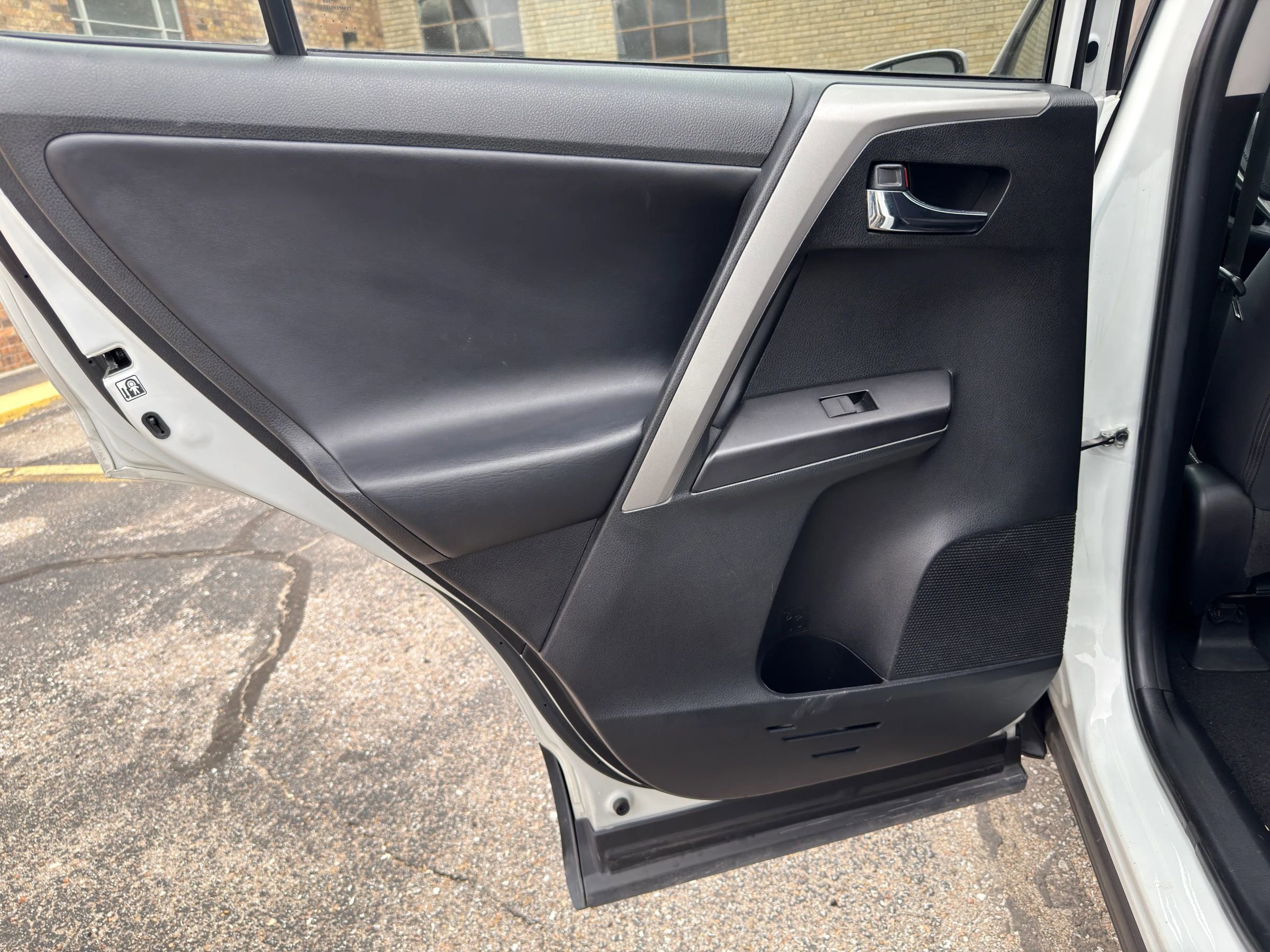 Used 2018 Toyota RAV4 XLE FWD image 29