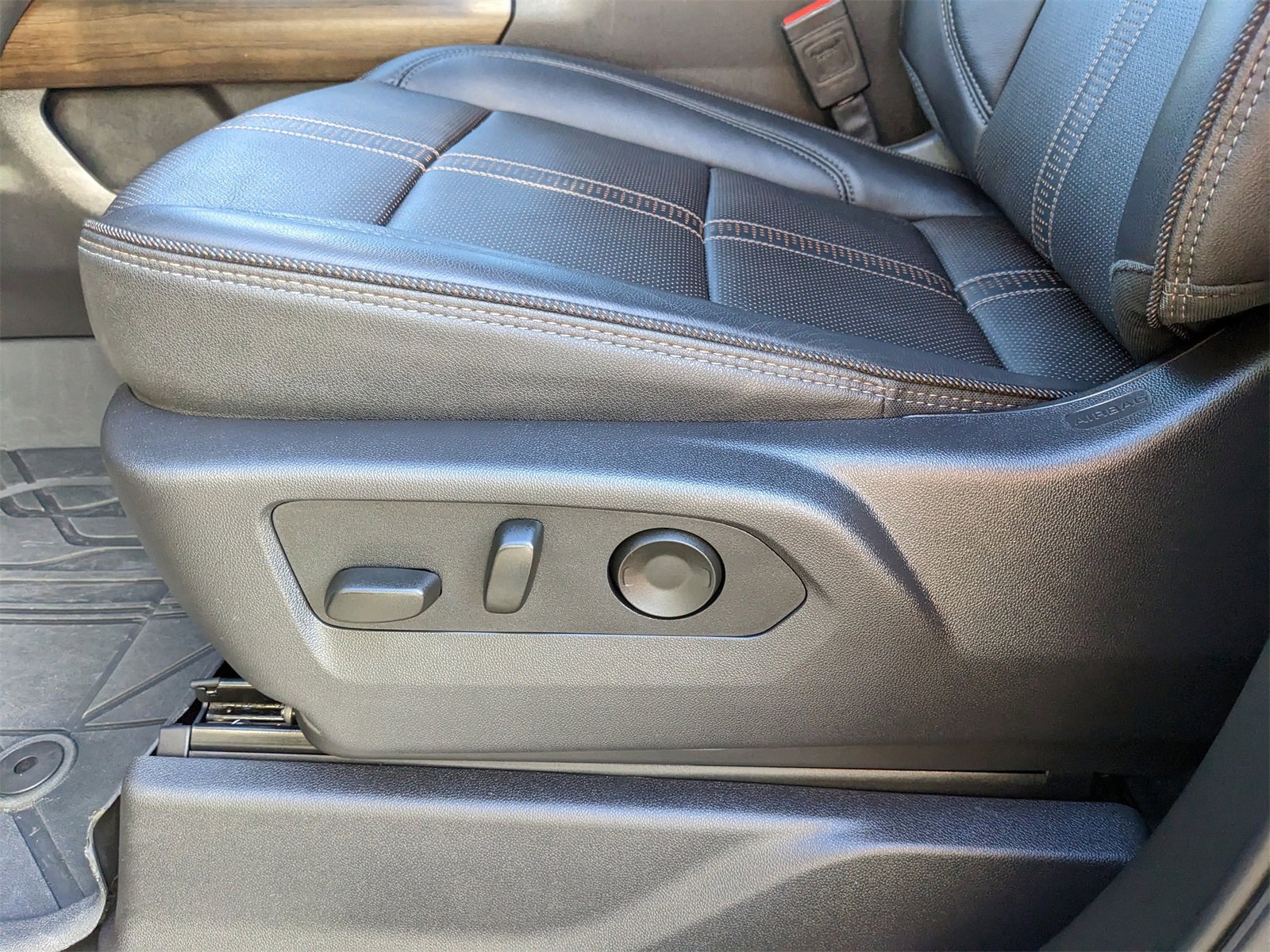 Used 2025 Chevrolet Silverado 1500 High Country image 21