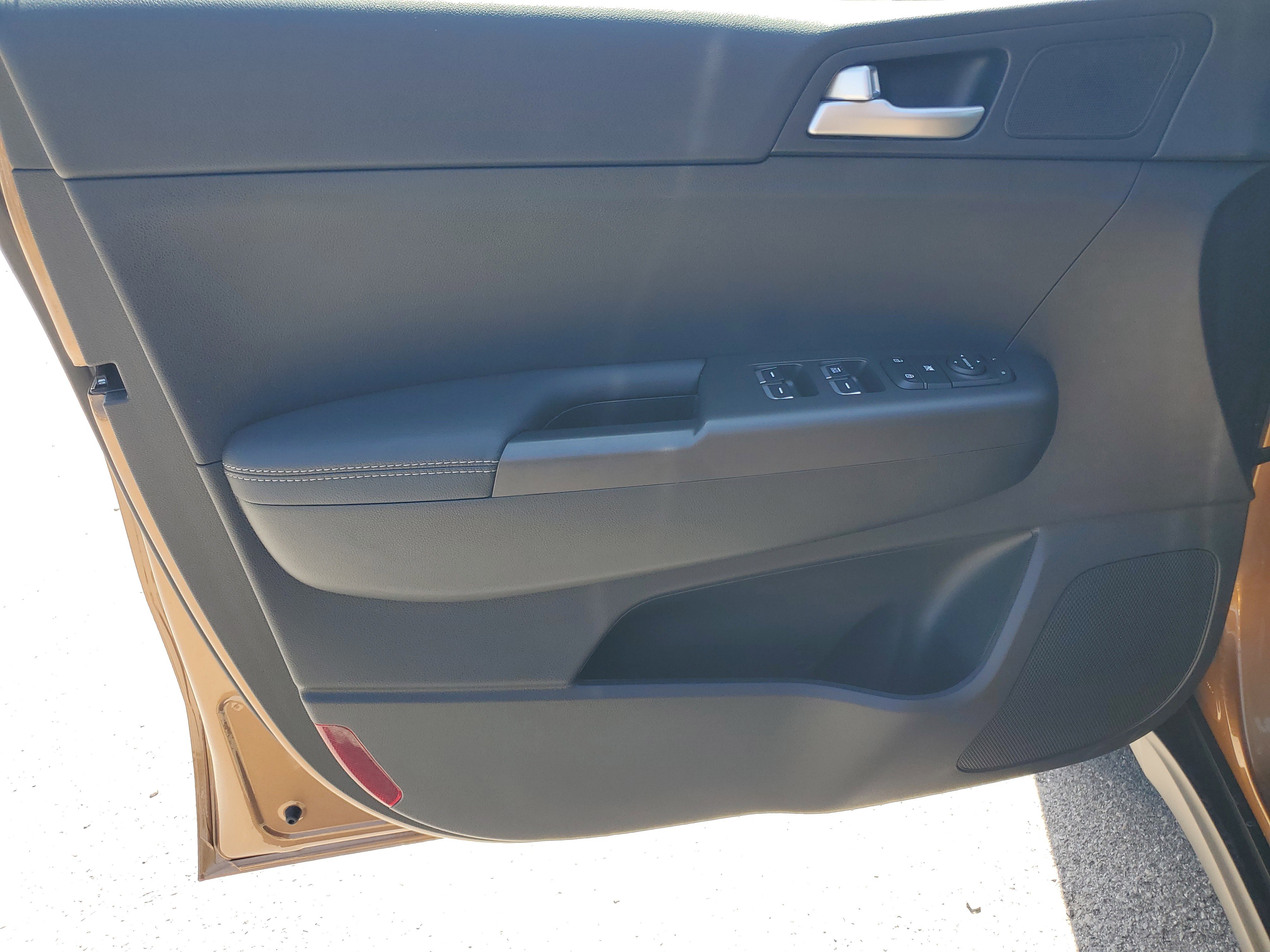 Used 2020 Kia Sportage LX image 14