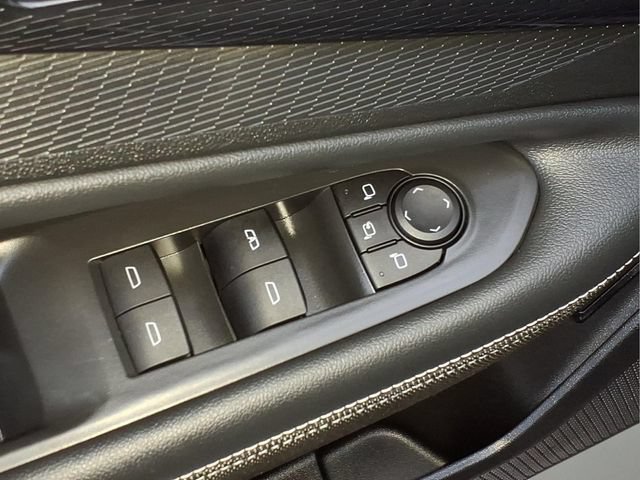 Used 2025 Chevrolet Blazer EV LT AWD/4WD image 16