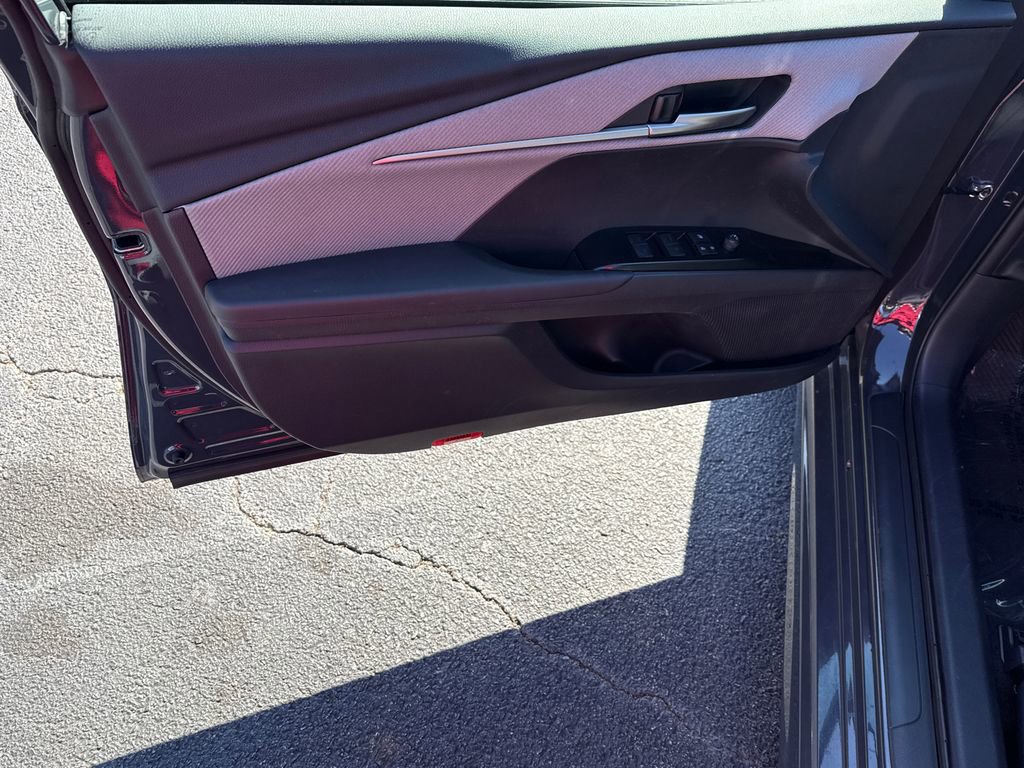 Used 2025 Toyota Camry SE image 10