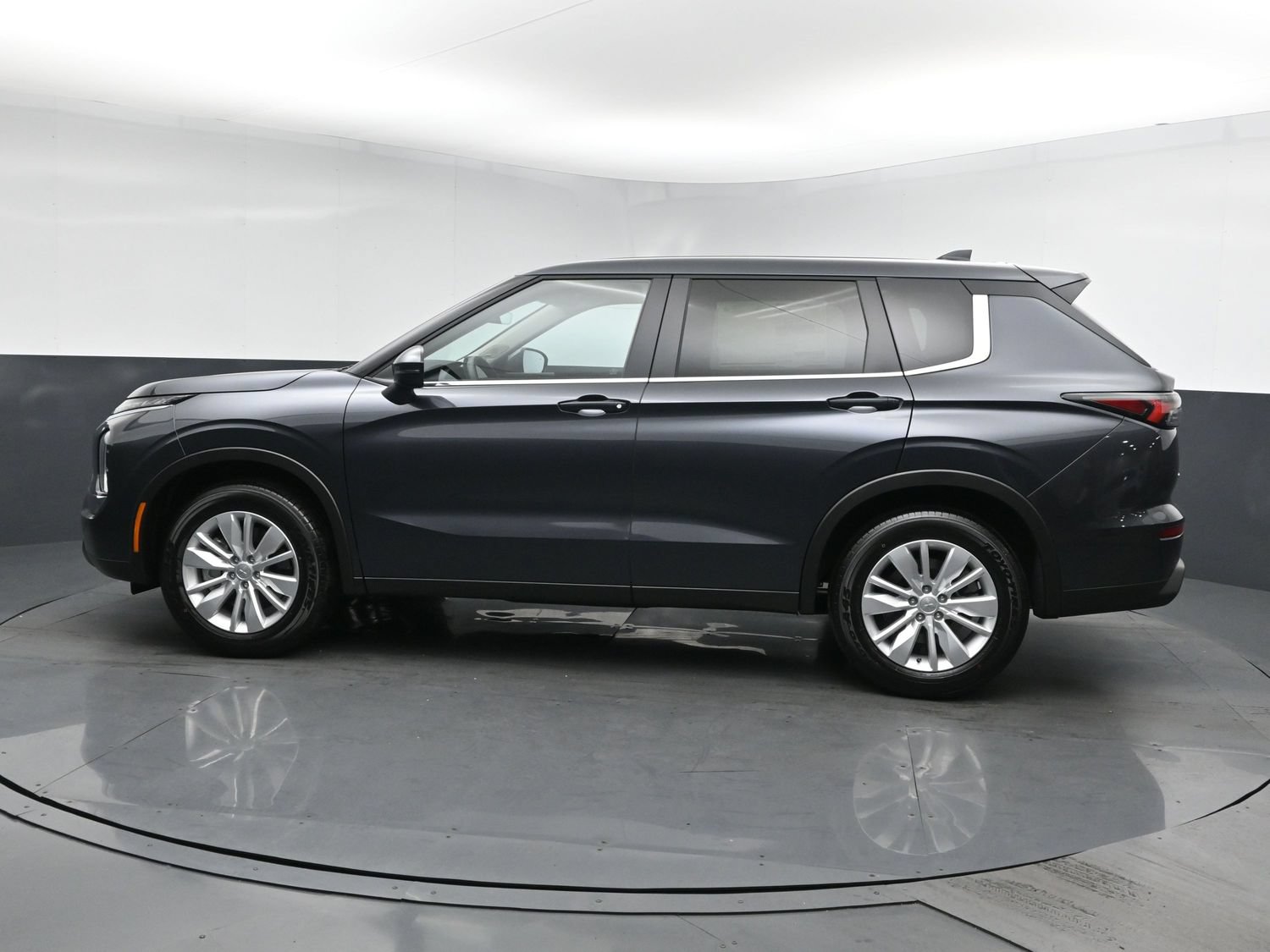 New 2026 Mitsubishi Outlander ES FWD image 4