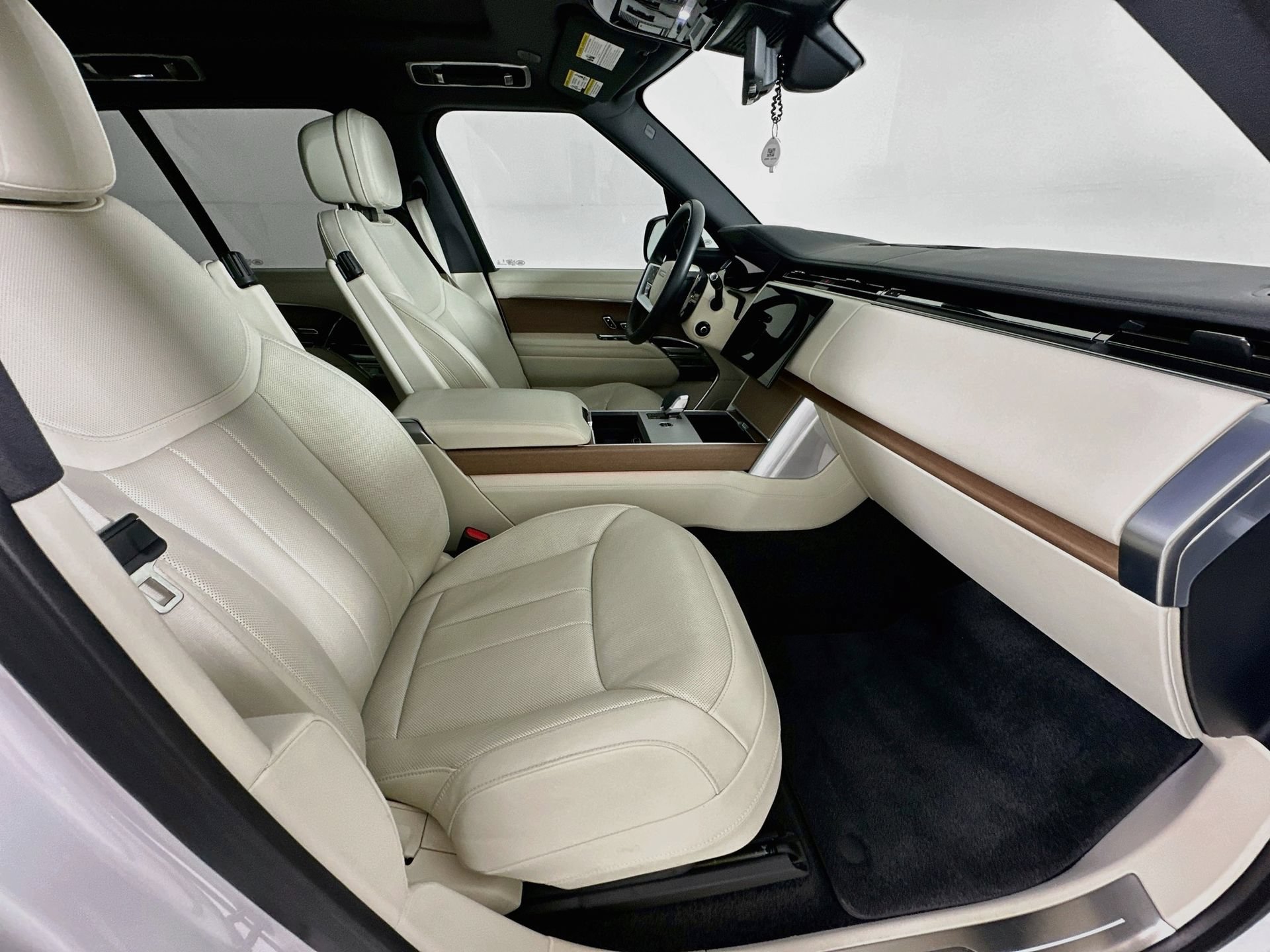 Used 2024 Land Rover Range Rover SE AWD/4WD image 30