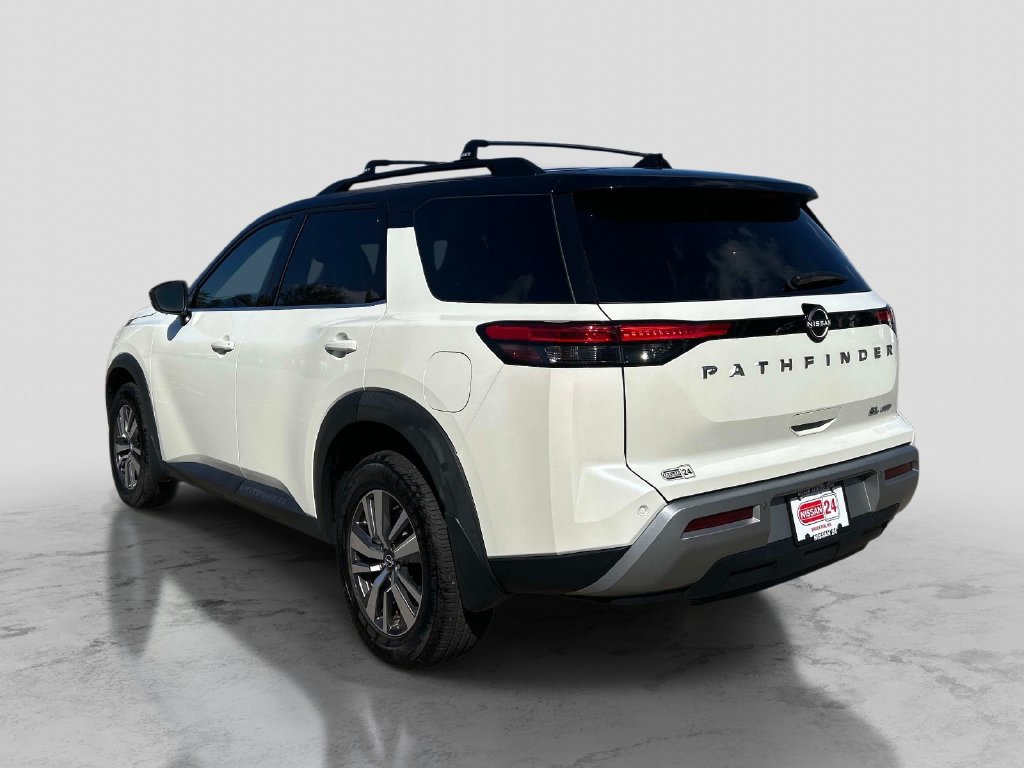 Used 2022 Nissan Pathfinder SL AWD/4WD image 3