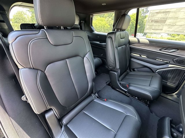 New 2026 Jeep Grand Cherokee L Limited w/ Luxury Tech Group II AWD/4WD image 22
