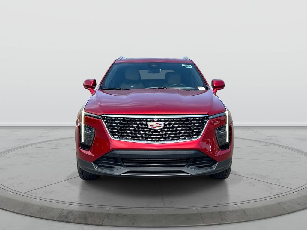 Used 2024 Cadillac XT4 Luxury w/ Cold Weather Package FWD image 3
