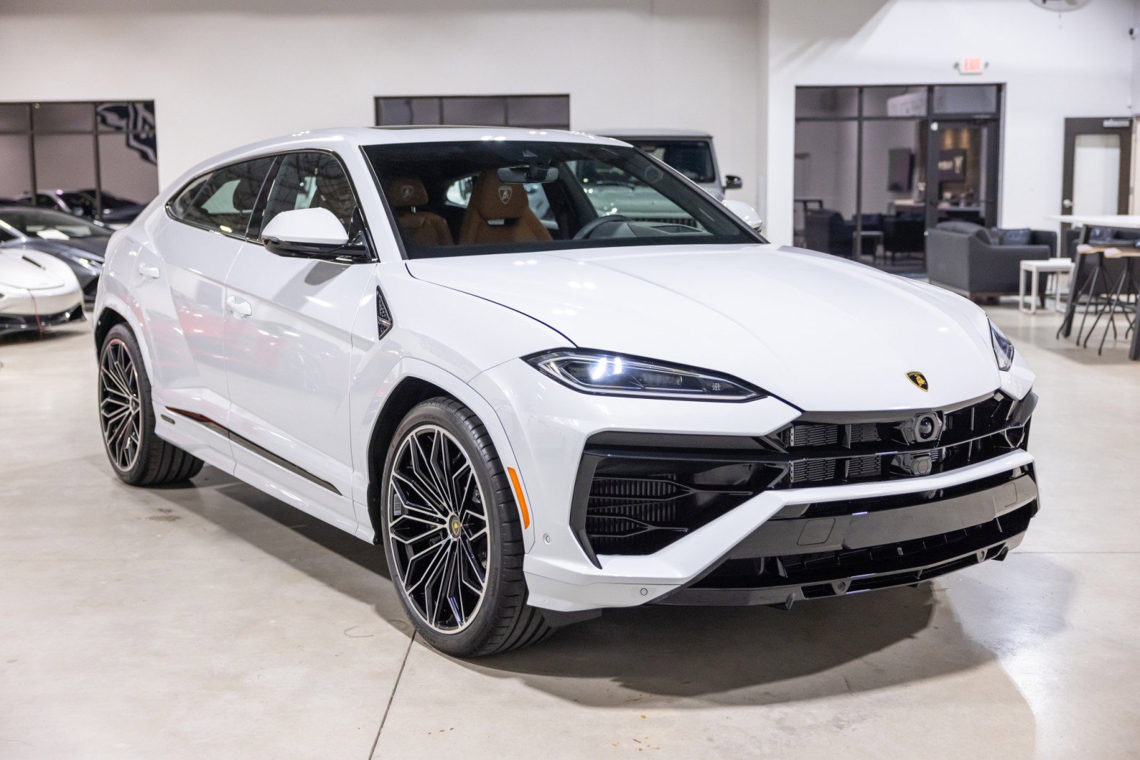 Used 2025 Lamborghini Urus SE image 10