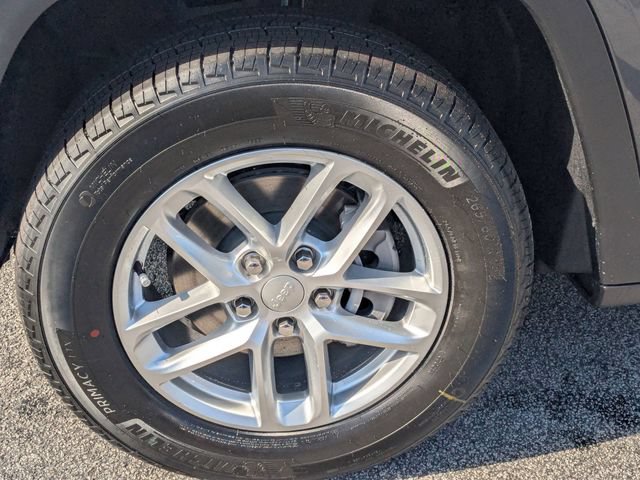 New 2026 Jeep Grand Cherokee Laredo RWD image 10