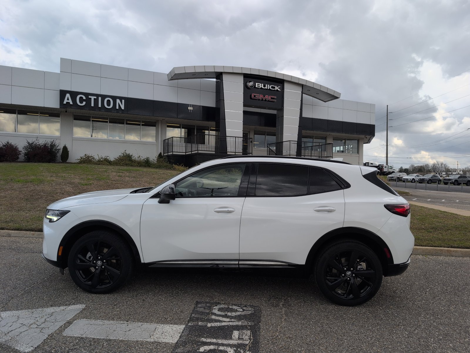 Used 2023 Buick Envision Preferred image 2