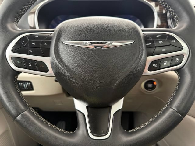 Used 2023 Chrysler Pacifica Limited FWD image 48