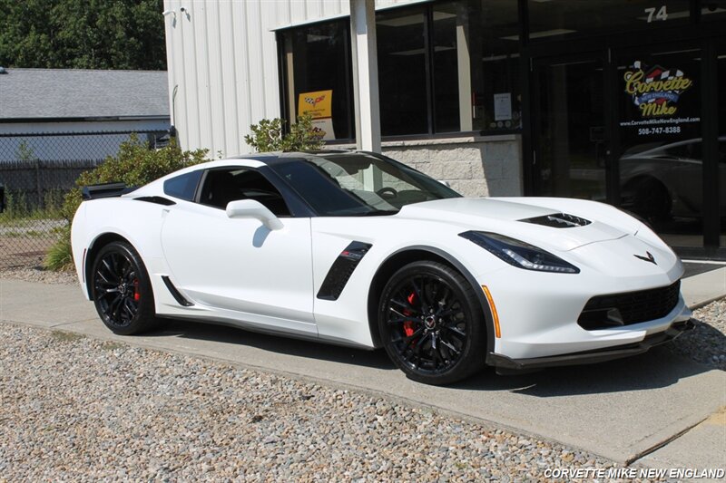 Used 2015 Chevrolet Corvette Z06 w/ 3LZ Preferred Equipment Group RWD image 26